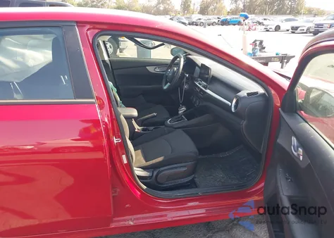 2022 Kia Forte Lxs z USA, uszkodzony, nr VIN 3KPF24AD2NE417096